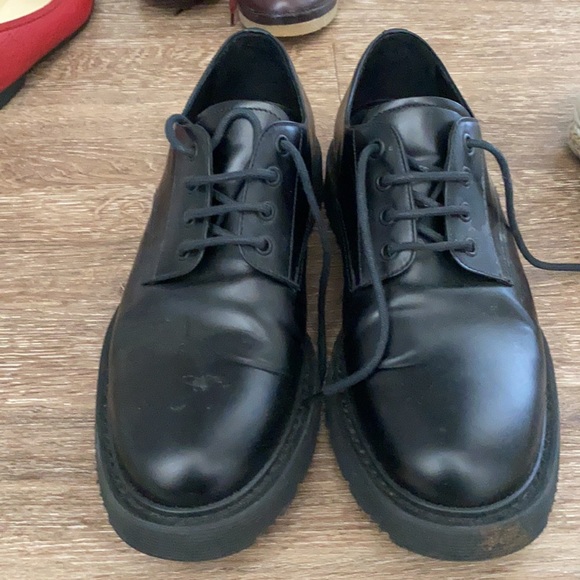 Good condition prada shoes - Picture 2 of 5